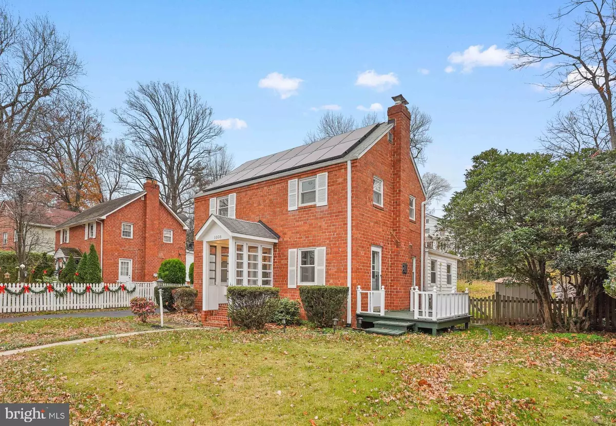 Arlington, VA 22205,1008 N ROOSEVELT ST