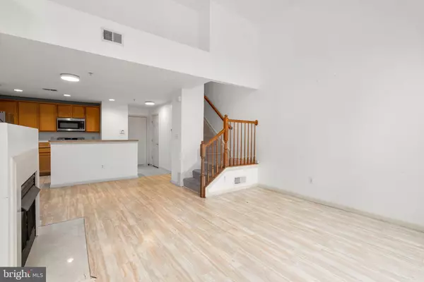 Upper Marlboro, MD 20774,12250 OPEN VIEW LN #811