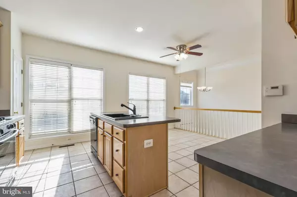 Herndon, VA 20171,13083 ROSE PETAL CIR