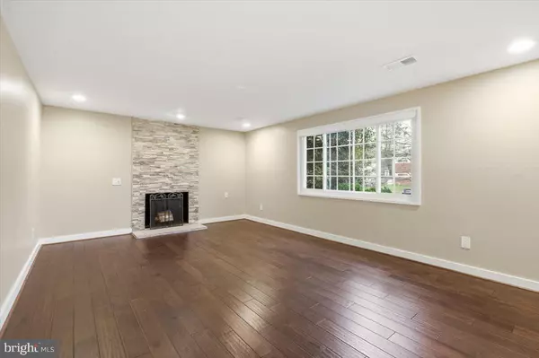 Mclean, VA 22101,6926 TYNDALE ST