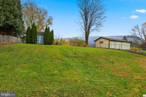 Dauphin, PA 17018,715 CLASTER BLVD