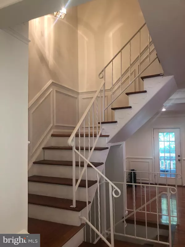 Springfield, VA 22153,7426 ERSKA WOODS CT