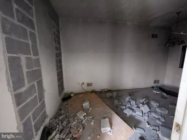 Baltimore, MD 21217,922 CALHOUN ST