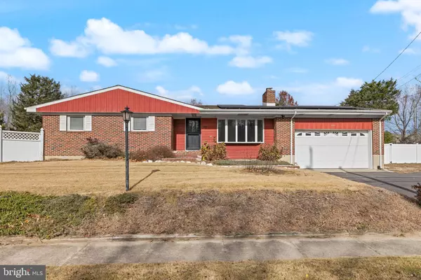 745 W CLAYTON AVE, Clayton, NJ 08312