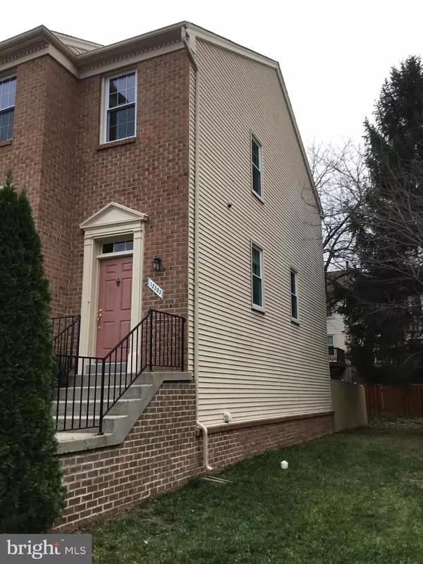 Fairfax, VA 22033,12323 FOX LAKE CT