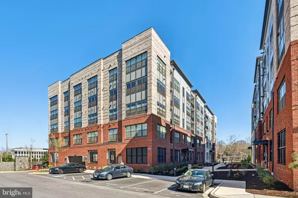 National Harbor, MD 20745,100 SAINT IVES PL #306