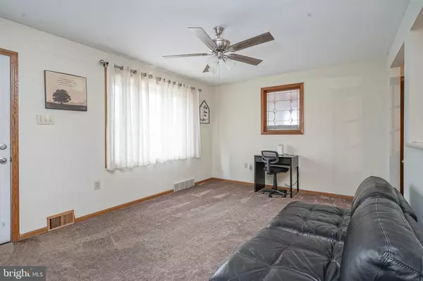 Blackwood, NJ 08012,28 DEBORAH PL