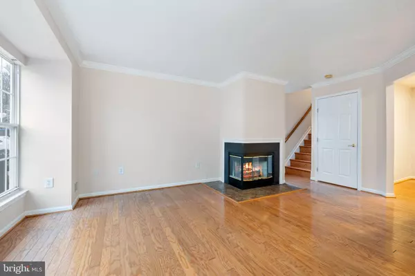 Lorton, VA 22079,9215 CARDINAL FOREST LN #29