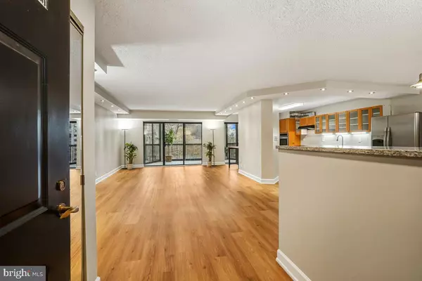 Alexandria, VA 22303,5904 MOUNT EAGLE DR #601