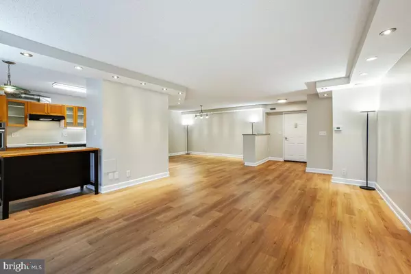 Alexandria, VA 22303,5904 MOUNT EAGLE DR #601