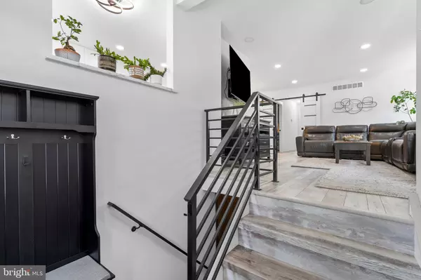 Philadelphia, PA 19116,838 HENDRIX ST