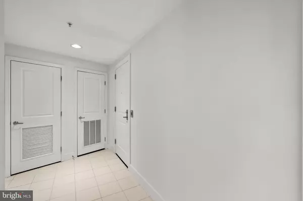 Arlington, VA 22201,2001 15TH ST N #813