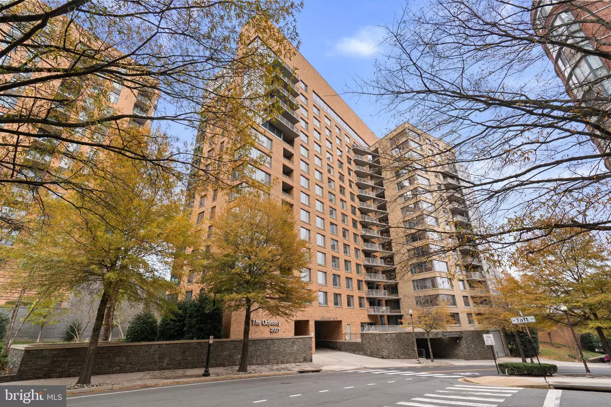 Arlington, VA 22201,2001 15TH ST N #813