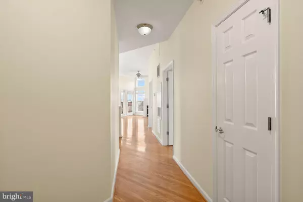 Chantilly, VA 20151,3840 LIGHTFOOT ST #449