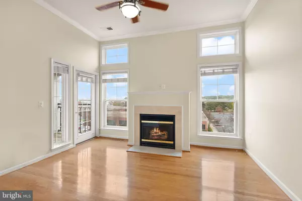 Chantilly, VA 20151,3840 LIGHTFOOT ST #449