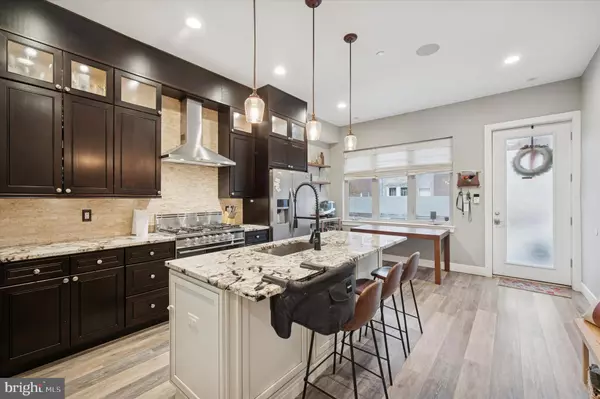 Philadelphia, PA 19145,1942 TASKER ST