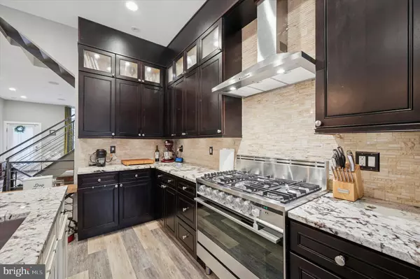 Philadelphia, PA 19145,1942 TASKER ST