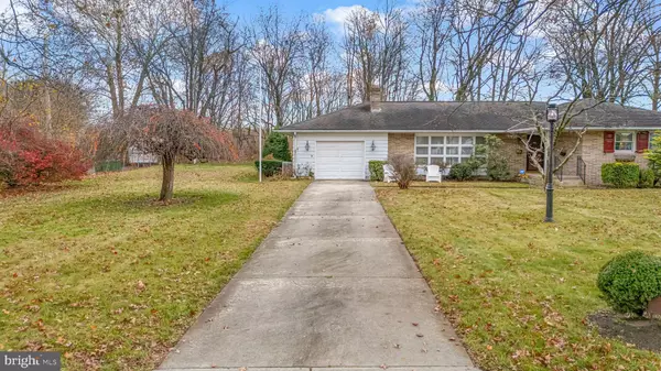 Pemberton, NJ 08068,2 CEDAR LN