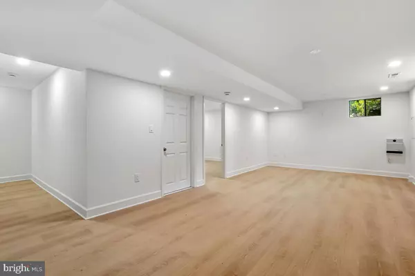 Vienna, VA 22182,8728-#BASEMENT OLD COURTHOUSE RD