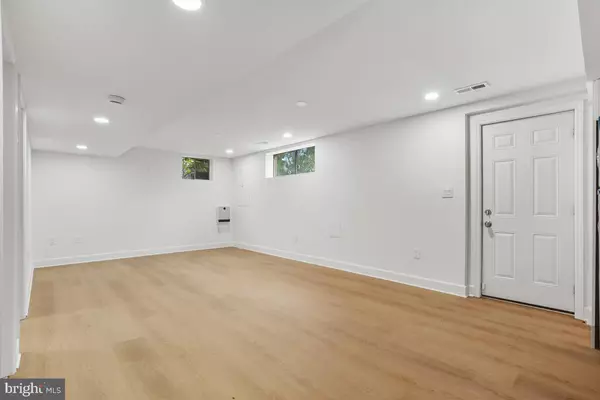 Vienna, VA 22182,8728-#BASEMENT OLD COURTHOUSE RD