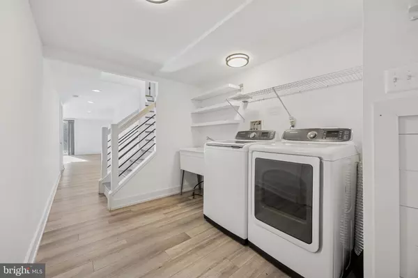 Philadelphia, PA 19128,833 GREEN VALLEY DR