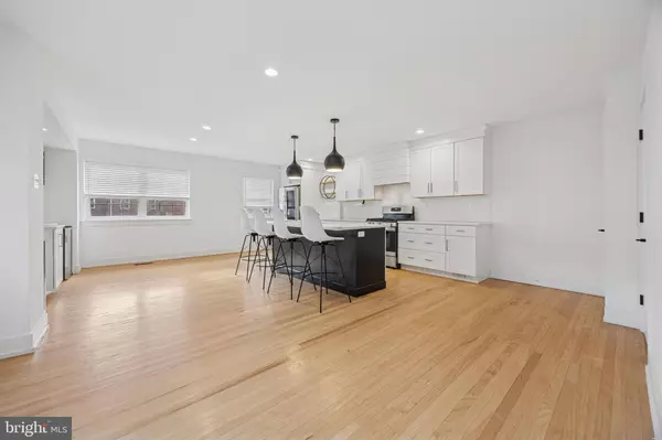 Philadelphia, PA 19128,833 GREEN VALLEY DR