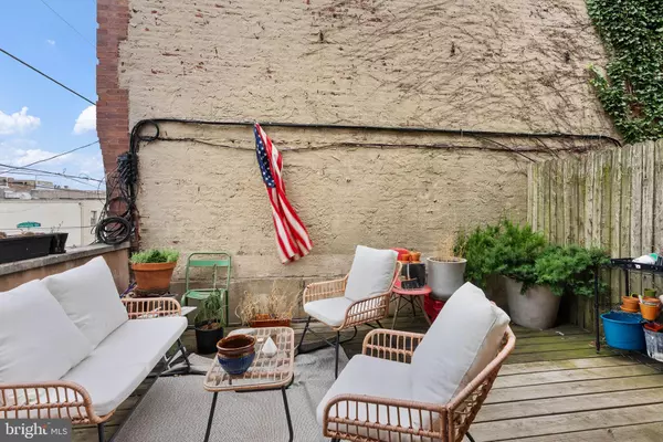 Philadelphia, PA 19148,732 TASKER ST #3