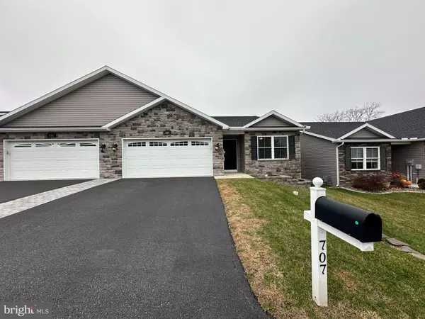 Greencastle, PA 17225,707 SHOOK COURT W