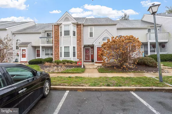 48 PINEWOOD DR, Hamilton, NJ 08690