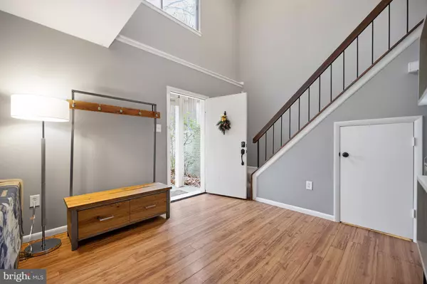 Burke, VA 22015,5602 SUMMER OAK WAY