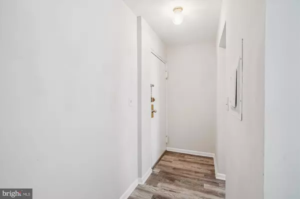 Woodbridge, VA 22192,1541 COLONIAL DR #203