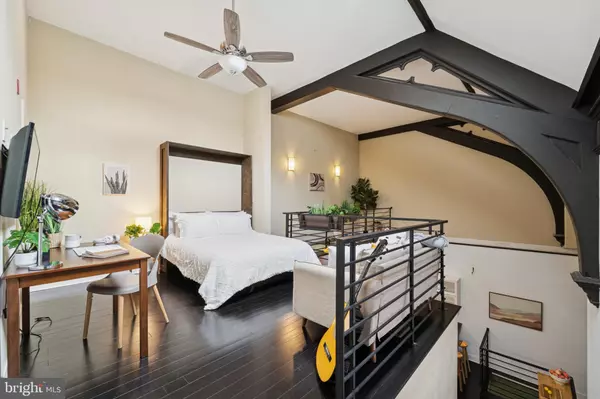 Philadelphia, PA 19130,1722 MOUNT VERNON ST #1