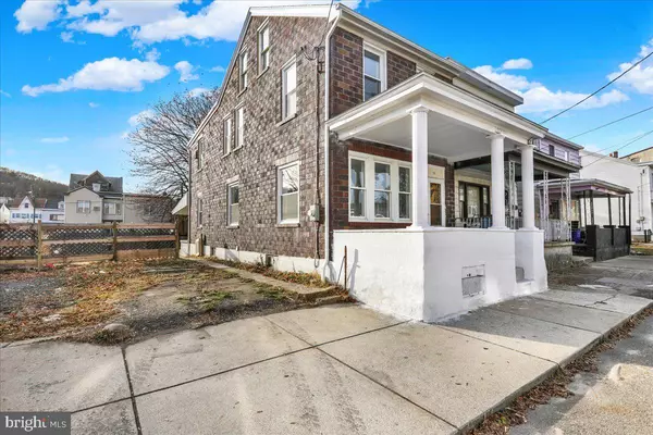 Saint Clair, PA 17970,32 S FRONT ST