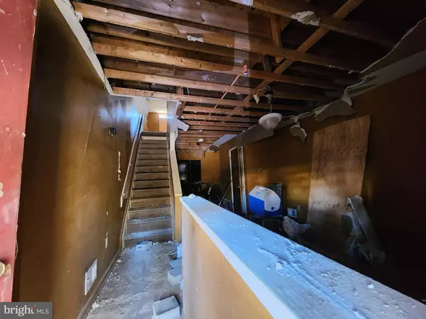 Baltimore, MD 21217,933 N MOUNT ST