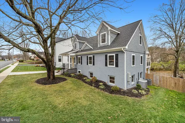 Vienna, VA 22180,707 MEADOW LN SW