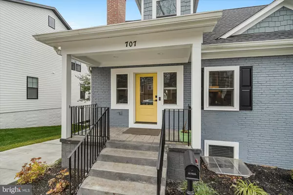 Vienna, VA 22180,707 MEADOW LN SW