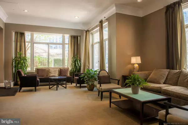 Arlington, VA 22203,851 N GLEBE RD #510