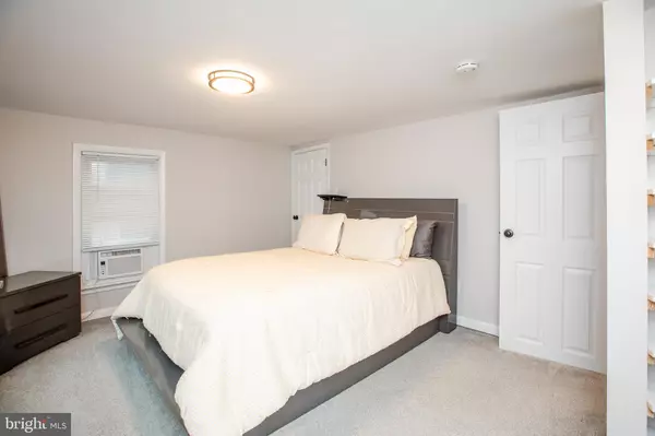 Hamilton, NJ 08620,239 MAIN ST