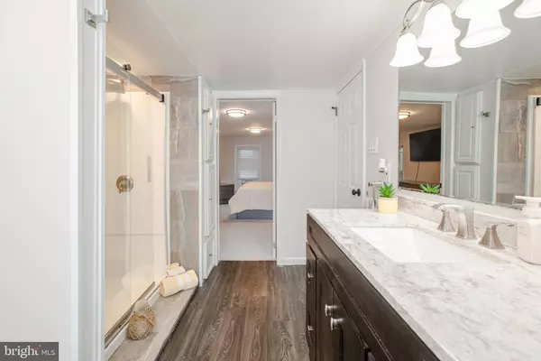 Hamilton, NJ 08620,239 MAIN ST