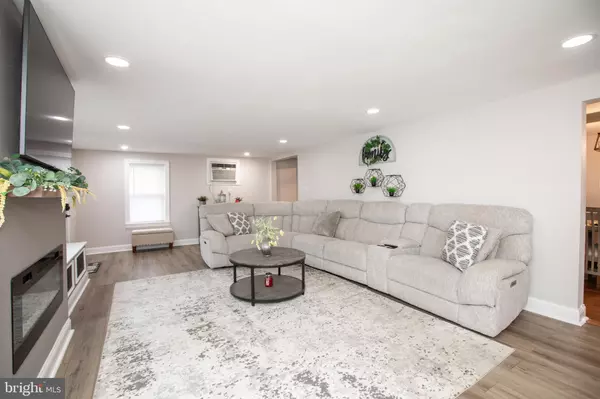 Hamilton, NJ 08620,239 MAIN ST