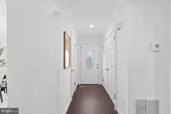 Herndon, VA 20170,359 LINDEN CT