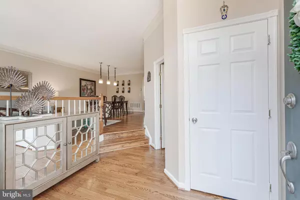 Ashburn, VA 20147,43893 SANDBURG SQ