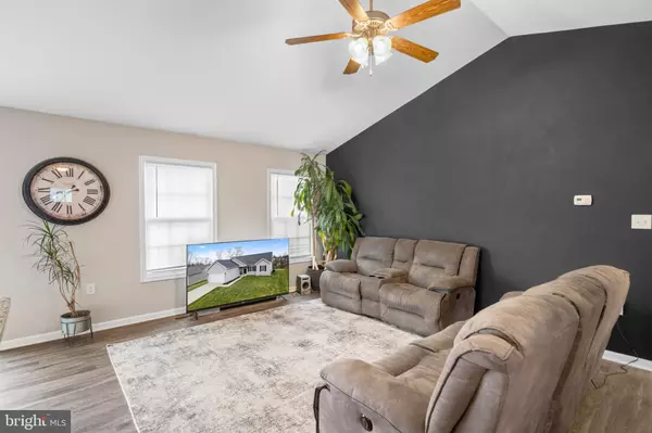 Martinsburg, WV 25403,13 PEKING LN