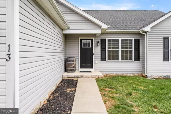 Martinsburg, WV 25403,13 PEKING LN