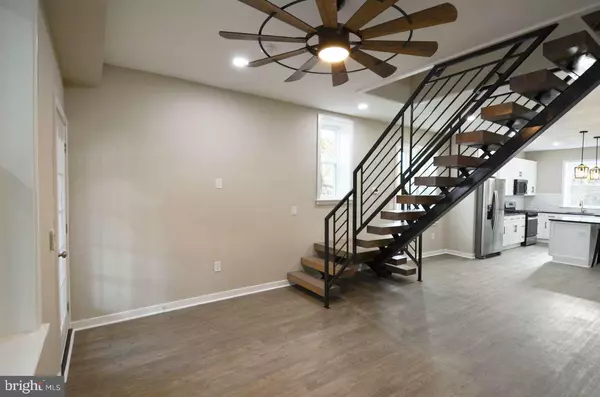 Philadelphia, PA 19143,914 S 54TH ST