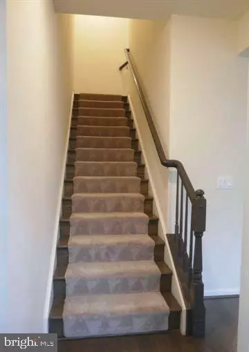 Chantilly, VA 20152,44132 PUMA SQ