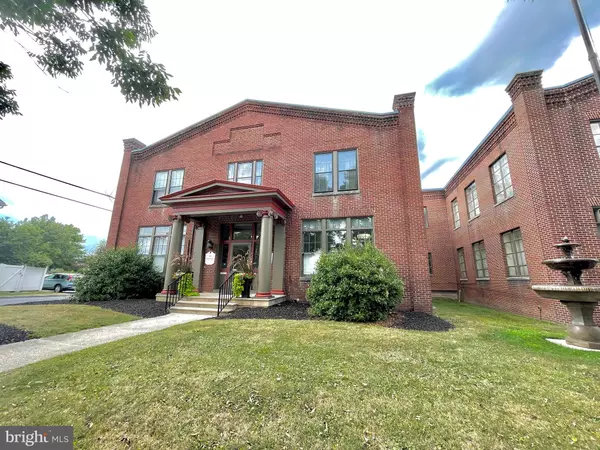 302 YORK ST #APT 2, Gettysburg, PA 17325