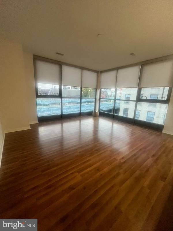 Philadelphia, PA 19106,401 N RACE ST #119