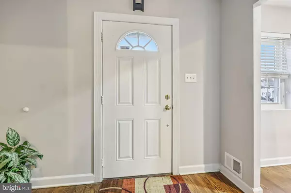 Leesburg, VA 20176,148 MEADOWS LN NE