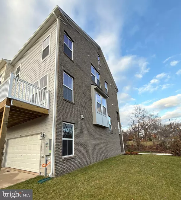 Manassas, VA 20110,10102 QUEENS WAY